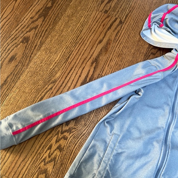 Small under armour zip-up hoodie - Picture 4 of 4